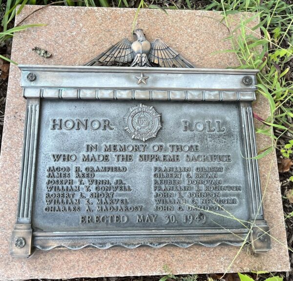 MILTON SUPREME SACRIFICE HONOR ROLL MEMORIAL PLAQUE