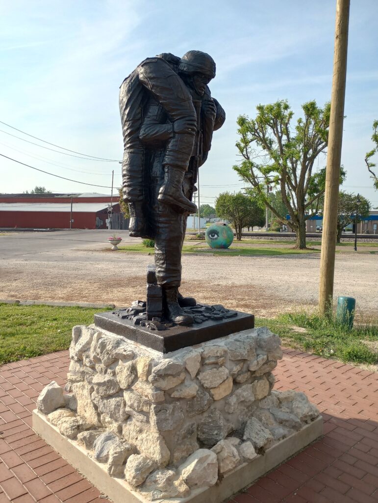 MILITARY TRIBUTE PARK MEMORIAL STATUE