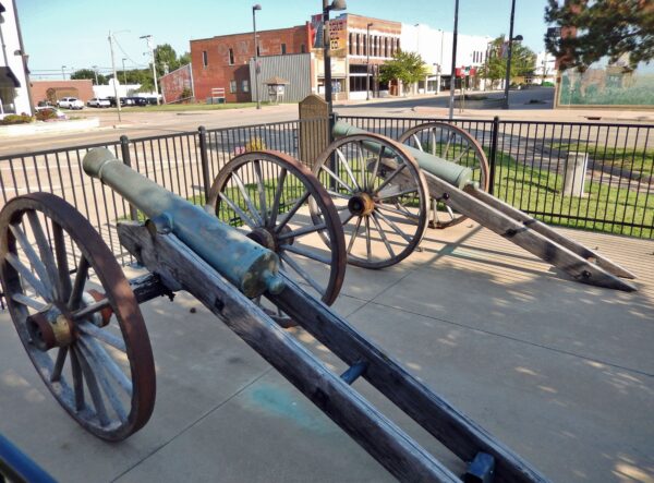 BRONZE FIELD GUNS MEMORIAL