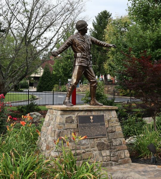 RONALD H. GLAZE DISTINGUISHED SERVICE CROSS WAR MEMORIAL