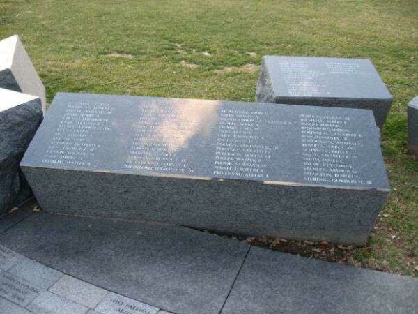 CONNECTICUT VETERANS MEMORIAL WEST HARTFORD WORLD WAR II STONE B