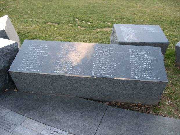 CONNECTICUT VETERANS MEMORIAL WEST HARTFORD WORLD WAR II STONE B
