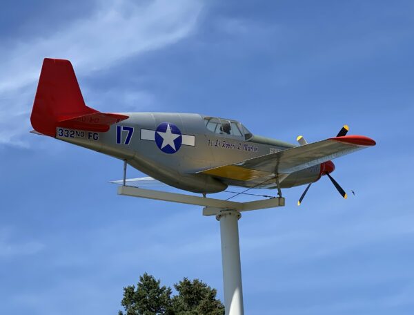P-51 MUSTANG FIGHTER WAR MEMORIAL