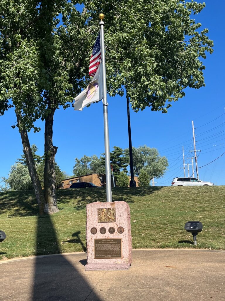 IN MEMORY OF ALL VIETNAM VETERANS MEMORIAL