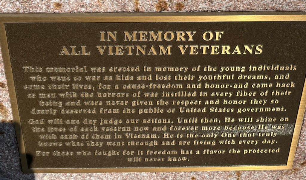 IN MEMORY OF ALL VIETNAM VETERANS MEMORIAL PLAQUE