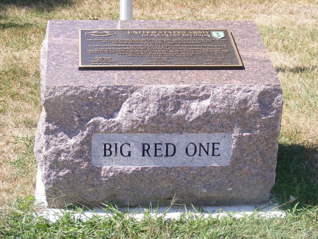 FORT SNELLING NATIONAL CEMETERY 1ST INFANTRY DIVISION MEMORIAL