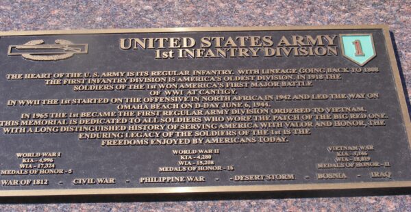 FORT SNELLING NATIONAL CEMETERY 1ST INFANTRY DIVISION MEMORIAL PLAQUE
