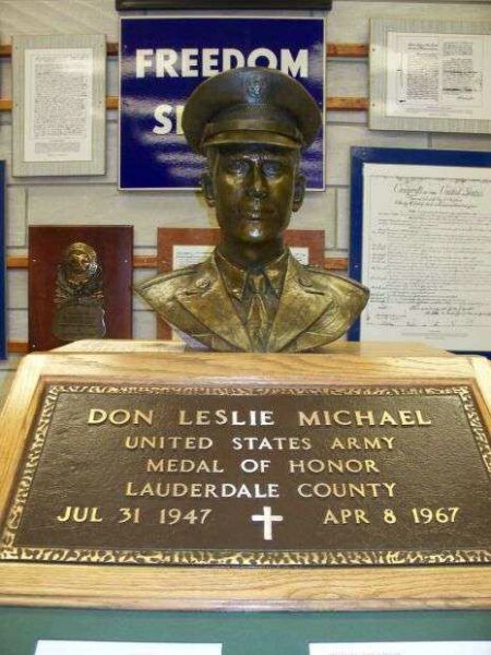 DON LESLIE MICHAEL MEDAL OF HONOR PLAQUE