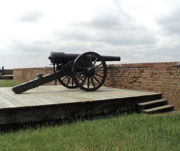 PARROTT RIFLE WAR MEMORIAL CANNON