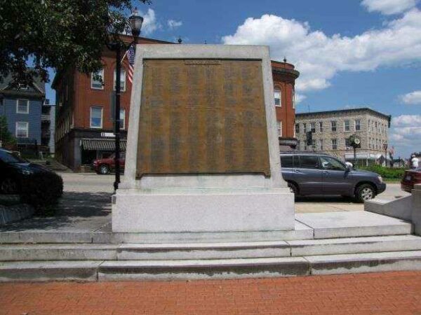 IN HONOR OF THOSE WHO FOUGHT FOR OUR COUNTRY MEMORIAL BACK