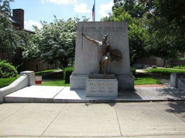 IN HONOR OF THOSE WHO FOUGHT FOR OUR COUNTRY MEMORIAL FRONT