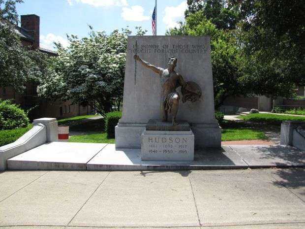 IN HONOR OF THOSE WHO FOUGHT FOR OUR COUNTRY MEMORIAL FRONT