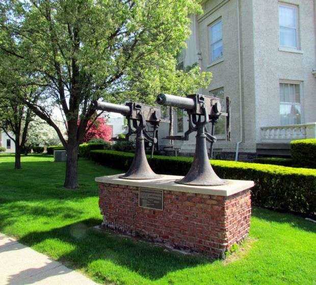 THE MICHIGAN NATIONAL GUARD ARMORY MEMORIAL GUNS