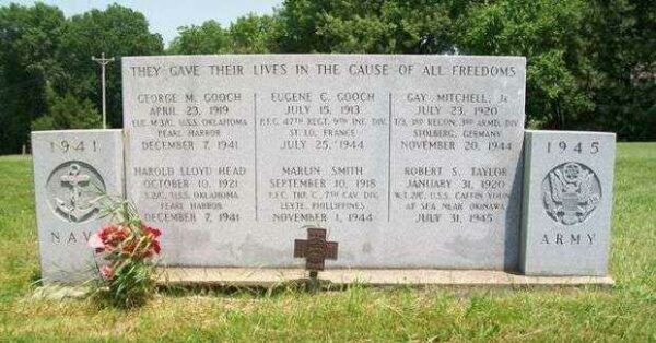 ARMY MOTHERS POST 15 WORLD WAR II MEMORIAL