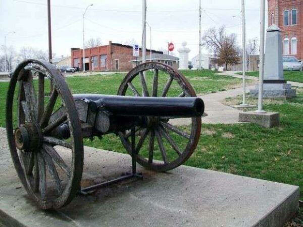 STANBERY WAR VETERANS MEMORIAL CANNON