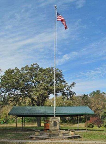 WAR VETERANS MEMORIAL PARK FLAGPOLE