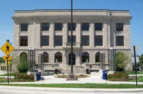 RACINE VETERANS MEMORIAL FLAGPOLE