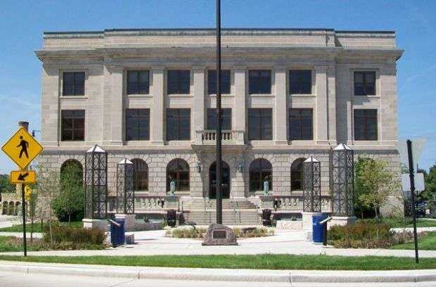 RACINE VETERANS MEMORIAL FLAGPOLE