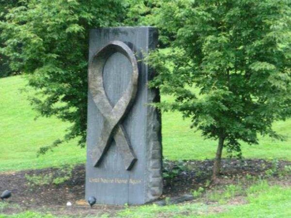 BRONZE “YELLOW RIBBON” MEMORIAL