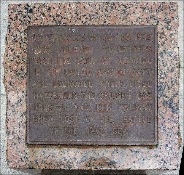 1,000 HOUSTONIANS JOIN THE NAVY MEMORIAL