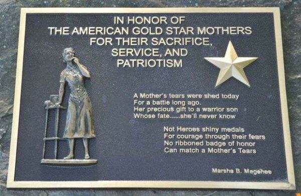 IN HONOR OF THE AMERICAN GOLD STAR MOTHERS MEMORIAL PLAQUE