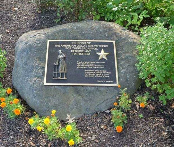 IN HONOR OF THE AMERICAN GOLD STAR MOTHERS MEMORIAL