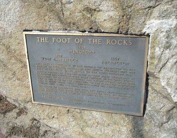 THE FOOT OF THE ROCKS WAR MEMORIAL PLAQUE