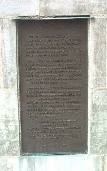 TOMB OF UNKNOWN SOLDIERS OF THE REVOLUTION MEMORIAL PLAQUE