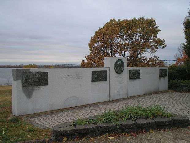 BRIGADIER GENERAL HUGH MERCER WAR MEMORIAL