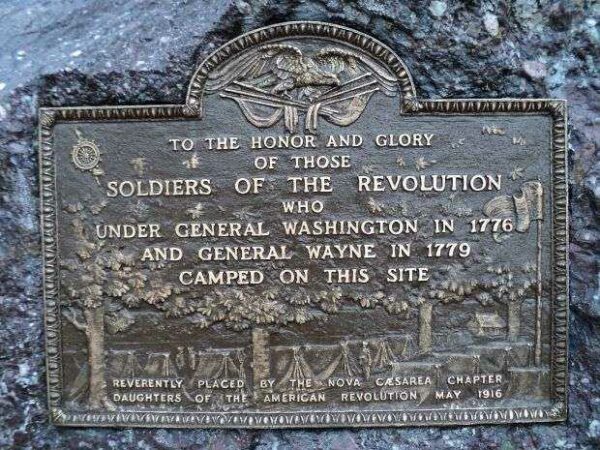 TO THE HONOR AND GLORY OF THOSE SOLDIERS OF THE REVOLUTION WAR MEMORIAL