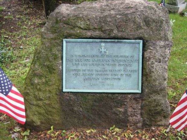 IN REMEMBRANCE REVOLUTIONARY WAR MEMORIAL