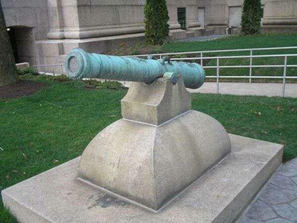 REVOLUTIONARY WAR MEMORIAL CANNON