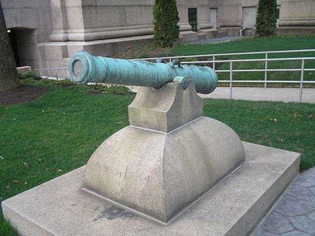 REVOLUTIONARY WAR MEMORIAL CANNON
