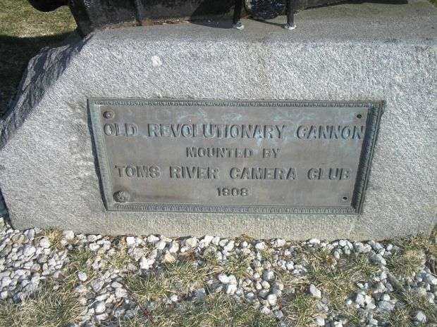 OLD REVOLUTIONARY CANNON WAR MEMORIAL PLAQUE