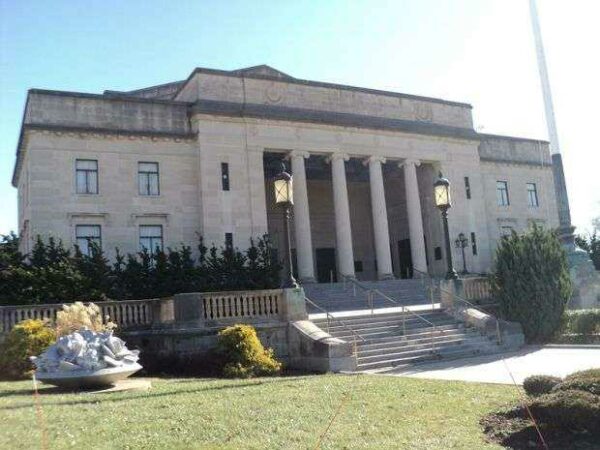 THE TRENTON WAR MEMORIAL