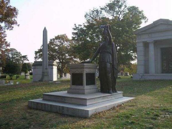 ALTAR TO LIBERTY REVOLUTIONARY WAR MEMORIAL