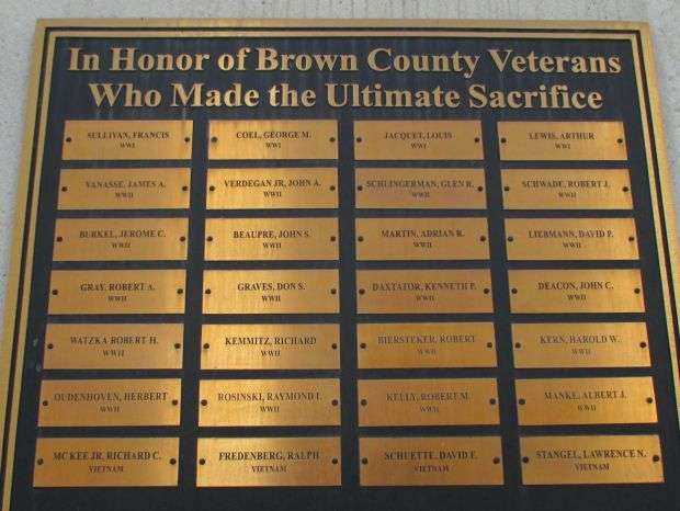 BROWN COUNTY WISCONSIN VETERANS MEMORIAL PLAQUE III