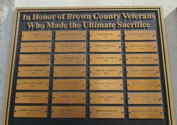 BROWN COUNTY WISCONSIN VETERANS MEMORIAL PLAQUE IV