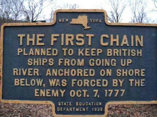 THE FIRST CHAIN REVOLUTIONARY WAR MEMORIAL MARKER