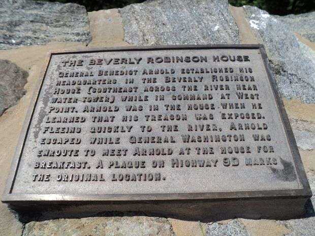 THE BEVERLY ROBINSON HOUSE REVOLUTIONARY WAR MEMORIAL PLAQUE