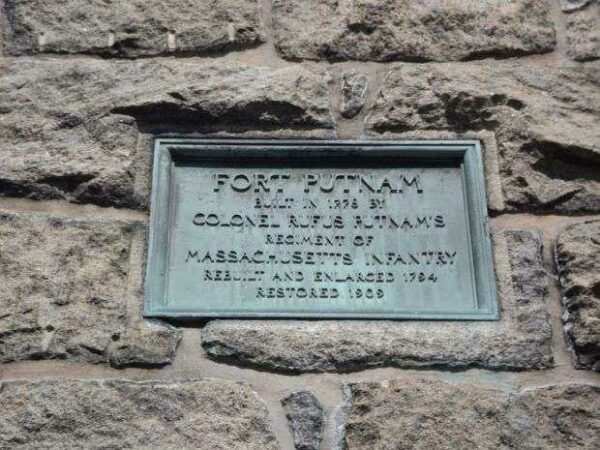 FORT PUTNAM REVOLUTIONARY WAR MEMORIAL PLAQUE