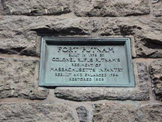 FORT PUTNAM REVOLUTIONARY WAR MEMORIAL PLAQUE