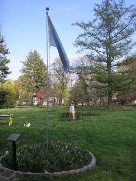 WASHINGTON’S FLAG (REPRODUCTION) REVOLUTIONARY WAR MEMORIAL