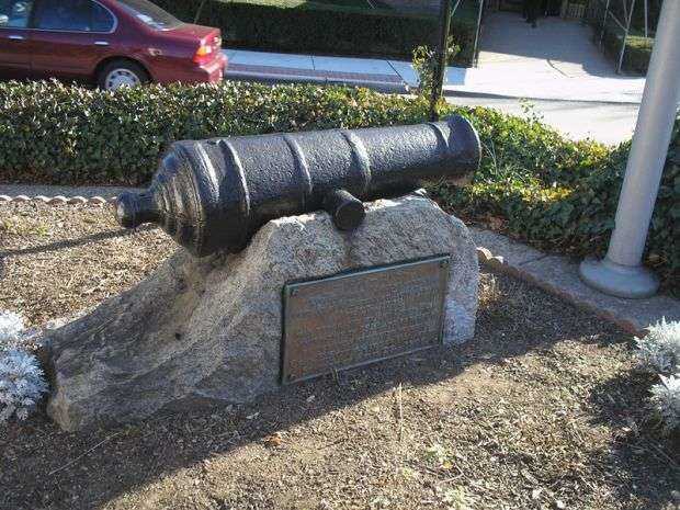 THIS CANNON “INDEPENDENCE” REVOLUTIONARY WAR MEMORIAL CANNON