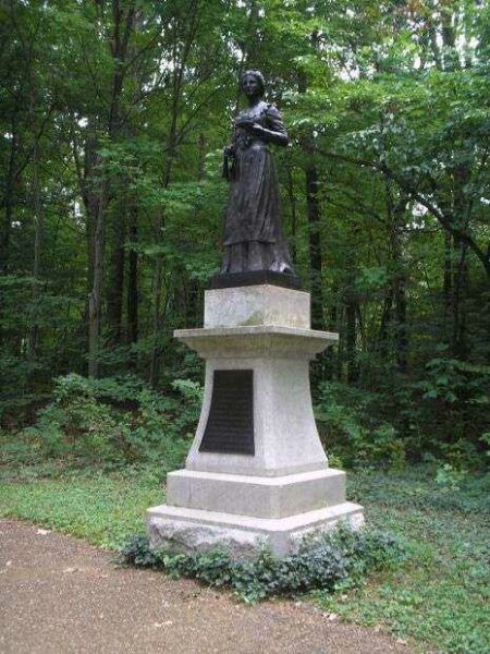 A HEROINE OF ’76 REVOLUTIONARY WAR MEMORIAL
