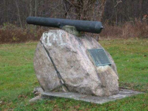 THE WAR FOR AMERICAN INDEPENDENCE WAR MEMORIAL CANNON