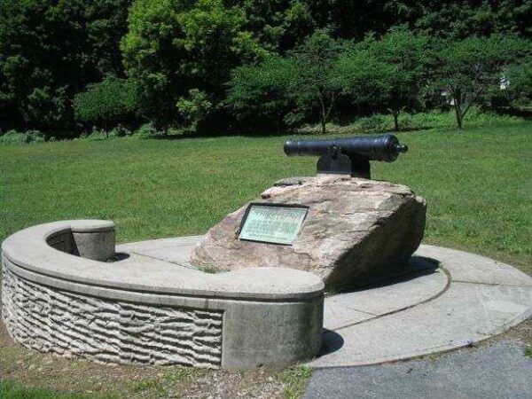 THE BATTLE OF WHITE PLAINS REVOLUTIONARY WAR MEMORIAL CANNON