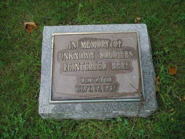 IN MEMORY OF UNKNOWN SOLDIERS REVOLUTIONARY WAR MEMORIAL PLAQUE