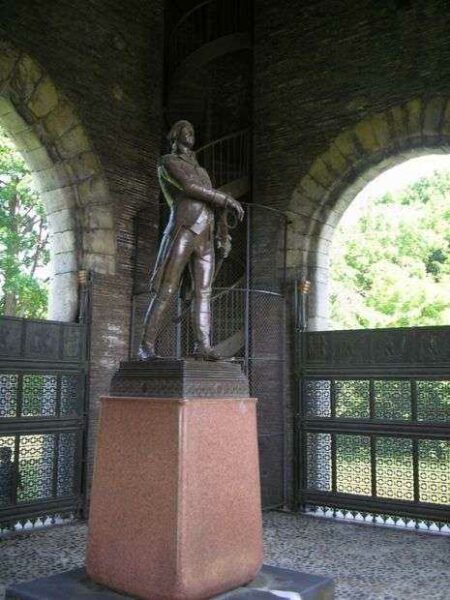 TOWER OF VICTORY WAR MEMORIAL GEN. GEORGE WASHINGTON STATUE