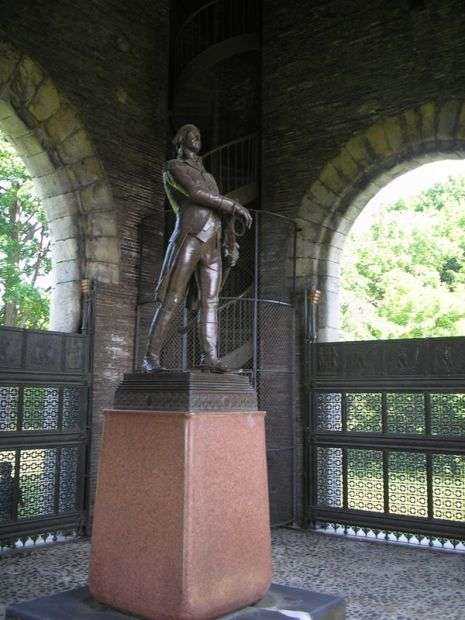 TOWER OF VICTORY WAR MEMORIAL GEN. GEORGE WASHINGTON STATUE